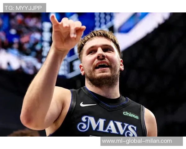 鲁梅尼格荣获巴伐利亚州长个人奖赞扬其对德国足球的杰出贡献 鲁梅尼格荣获巴伐利亚州长个人奖赞扬其对德国足球的杰出贡献