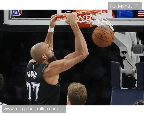 芬奇:球队在第二节急躁投篮未果需调整心态避免一锤定音的思维 芬奇:球队在第二节急躁投篮未果需调整心态避免一锤定音的思维